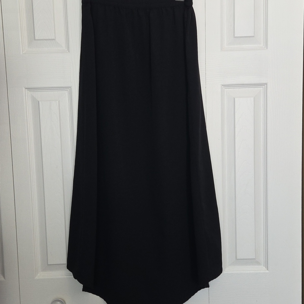 Classic Black Maxi Skirt - Timeless Everyday Style - Picture 7 of 7